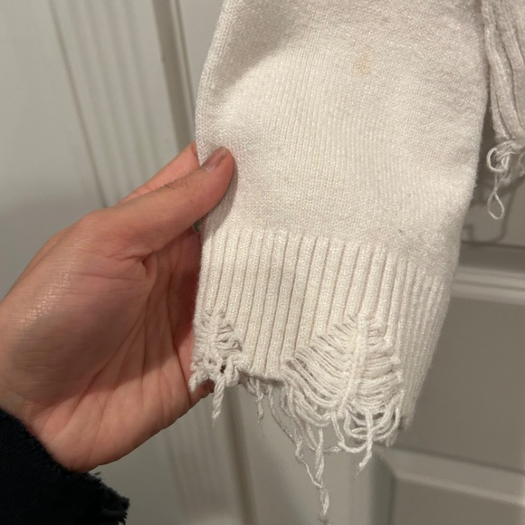 Honey Punch Cream Distressed V-Neck Cropped Sweater Size S - Picture 4 of 7